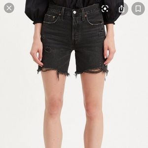 Levi’s mid thigh short in bee’s knees black 27